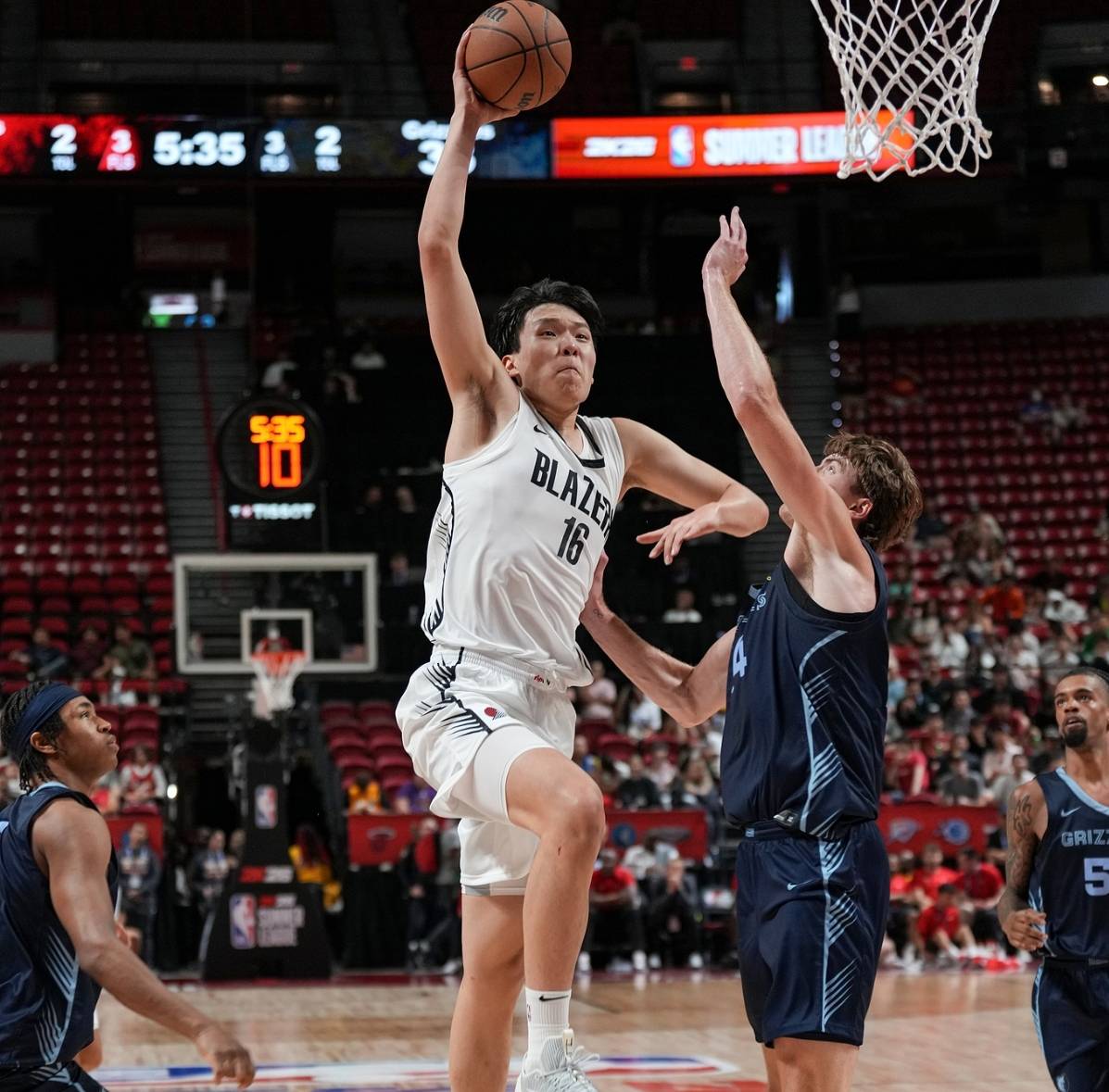 波特兰开拓者集结日手感冰凉，志在荷甲名次提升，赛场秩序良好，控场能力受关注