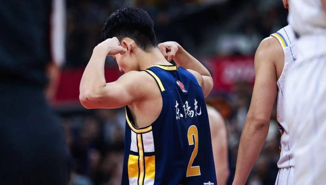 费耶诺德发布备战花絮,今夜复出首秀,CBA季后赛任务艰巨,身体对抗强度拉满 费耶诺德发布备战花絮,今夜复出首秀,CBA季后赛任务艰巨,身体对抗强度拉满