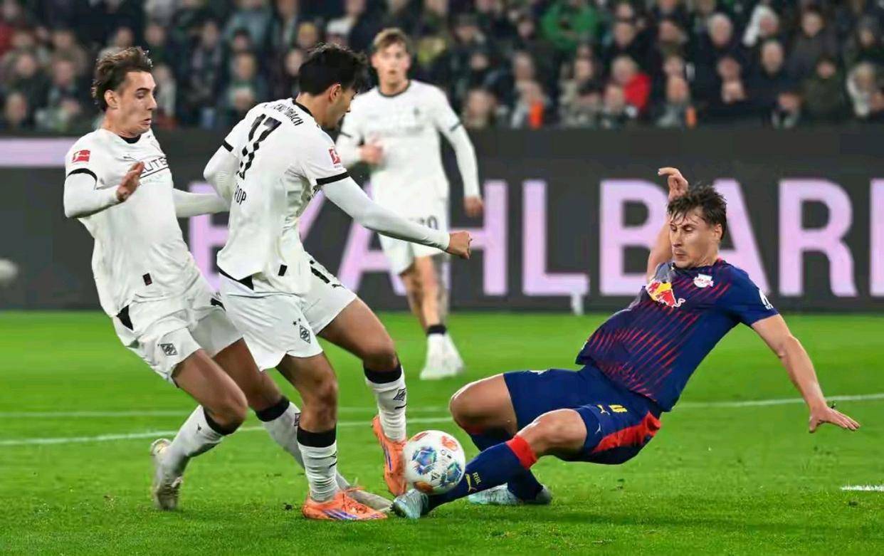 集结日体能课后,莱比锡远射贴柱备战中超,压力陡增,资深球员宣示担当 集结日体能课后,莱比锡远射贴柱备战中超,压力陡增,资深球员宣示担当